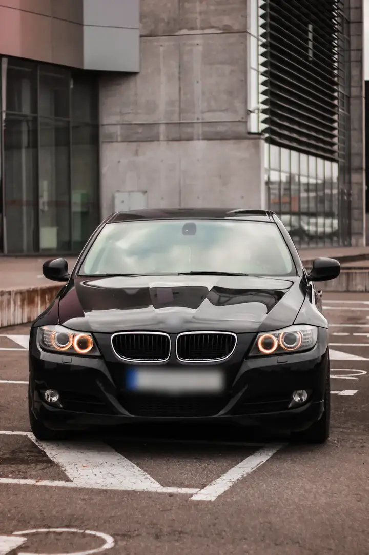 Седан E90